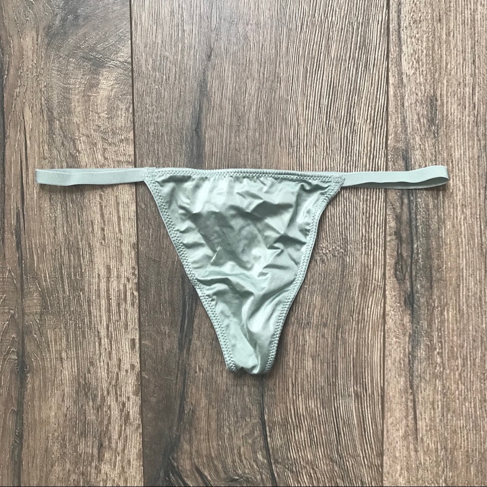 🆕 Victoria’s Secret V-String Panty